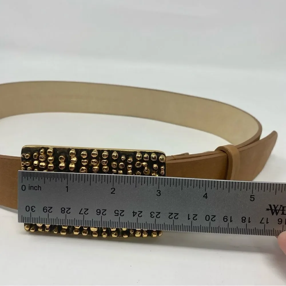 Tre Vero leather belt textured gold‎ colored square belt buckle. Size xs